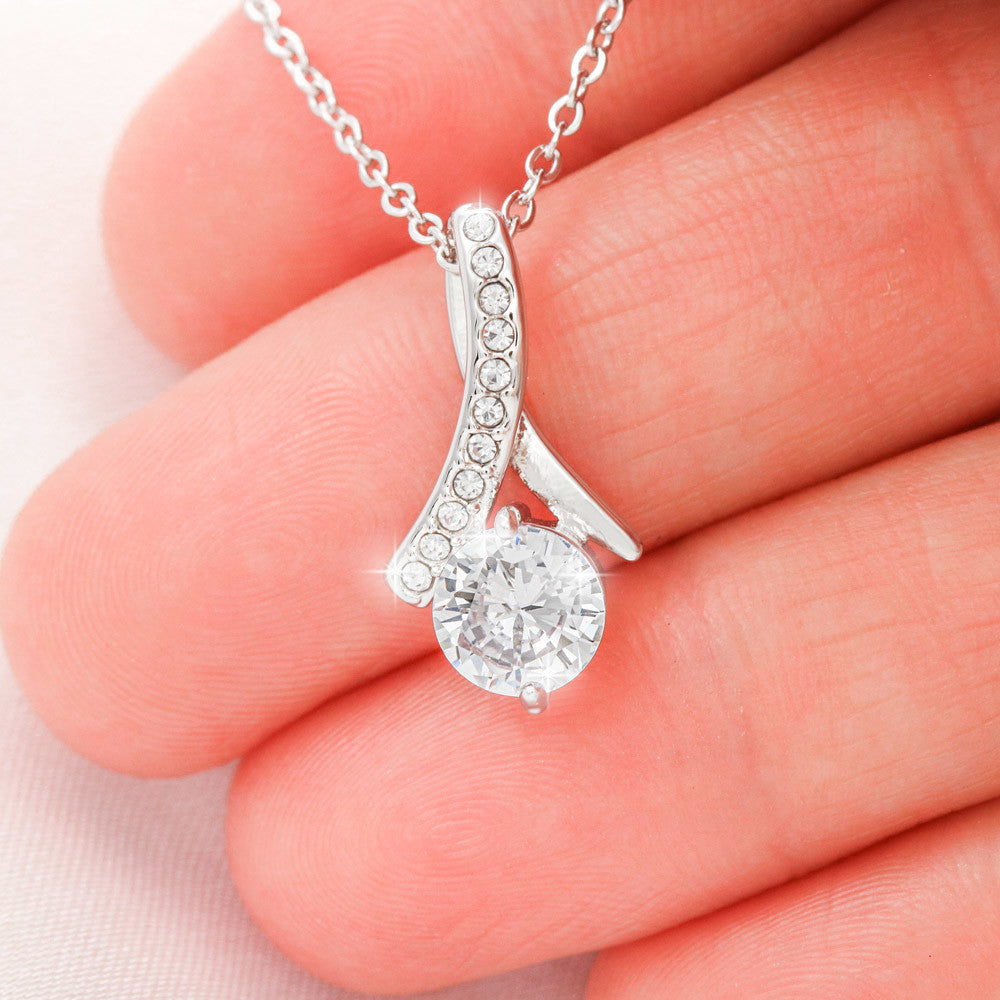 Alluring Beauty Necklace For Your Loved Ones