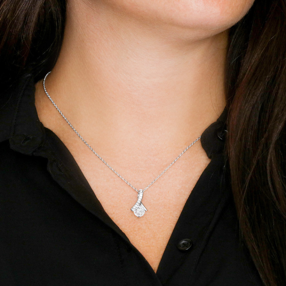 Alluring Beauty Necklace For Your Loved Ones