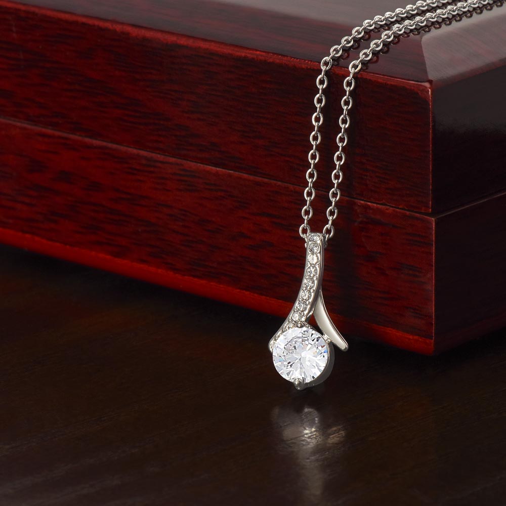Alluring Beauty Necklace For Your Loved Ones