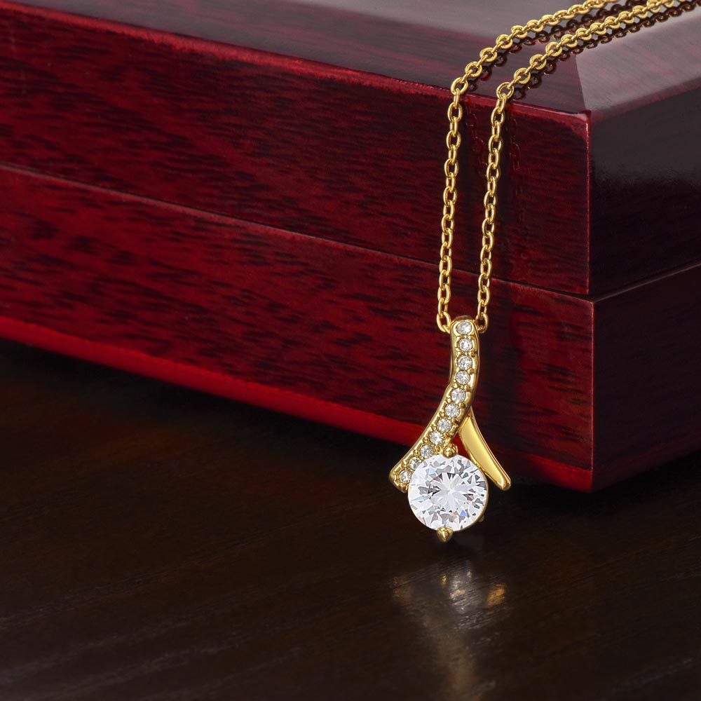 Alluring Beauty Necklace For Your Loved Ones